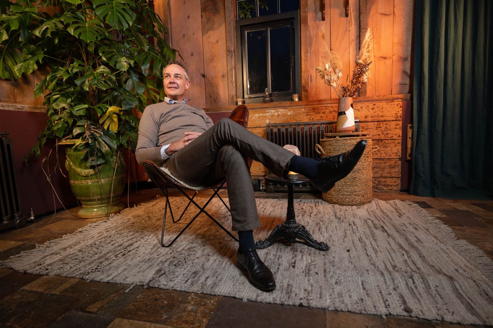 Roel Reinders in de studio van REFIVE